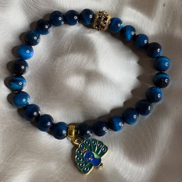 elegant bracelet with a decorative gold-rimmed enamel charm - Picture 2 of 2